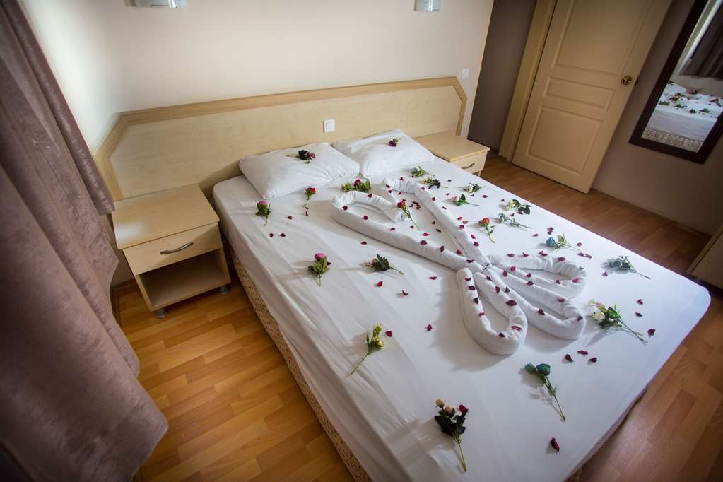 Tuntas Suites Altinkum Дидим Стая снимка